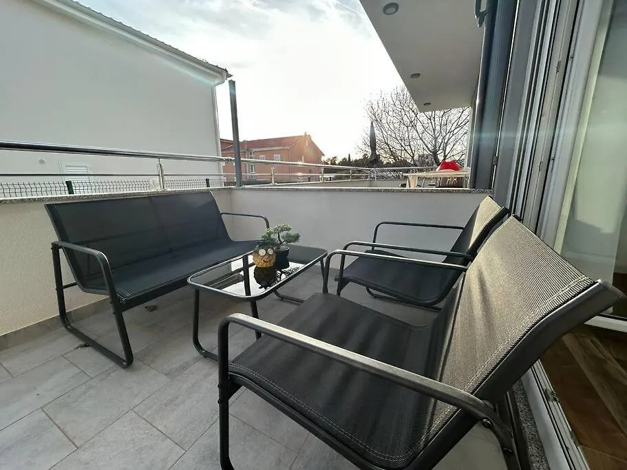 Apartment Adrian Kaštela